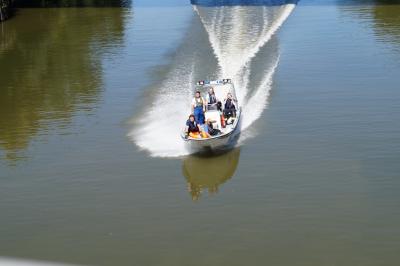Oelfilm auf dem Neckar zwischen Benningen und Marbach